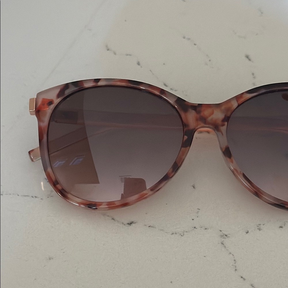 LOFT Outlet Women's Tortoiseshell Sunglasses OS NWOT - Picture 4 of 16